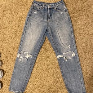AE mom distressed jeans size 0 short